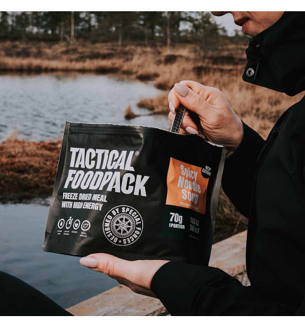 Soupe épicée aux nouilles lyophilisée action