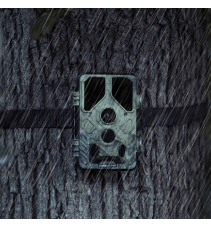 Caméra de détection et surveillance Camouflage EZ45 WiFi la nuit sous la pluie